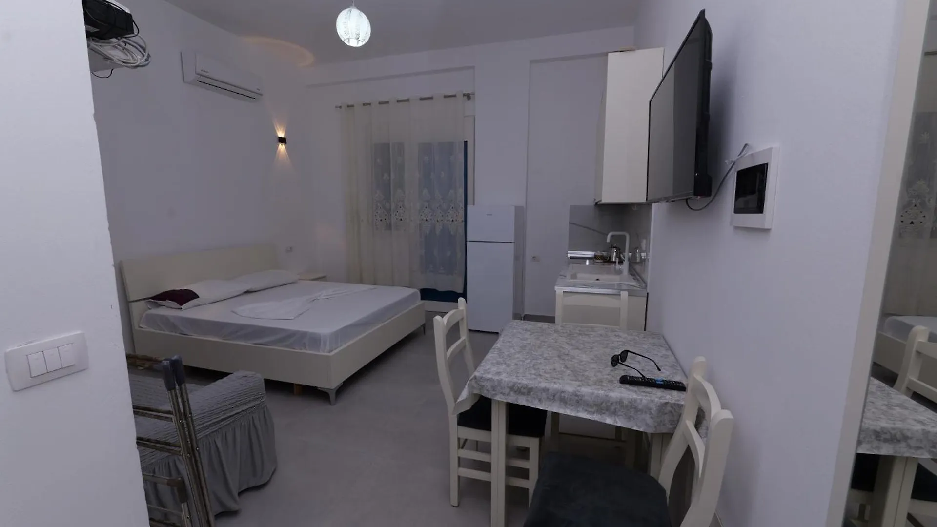 Elena'S Apartments In Golem Beach
