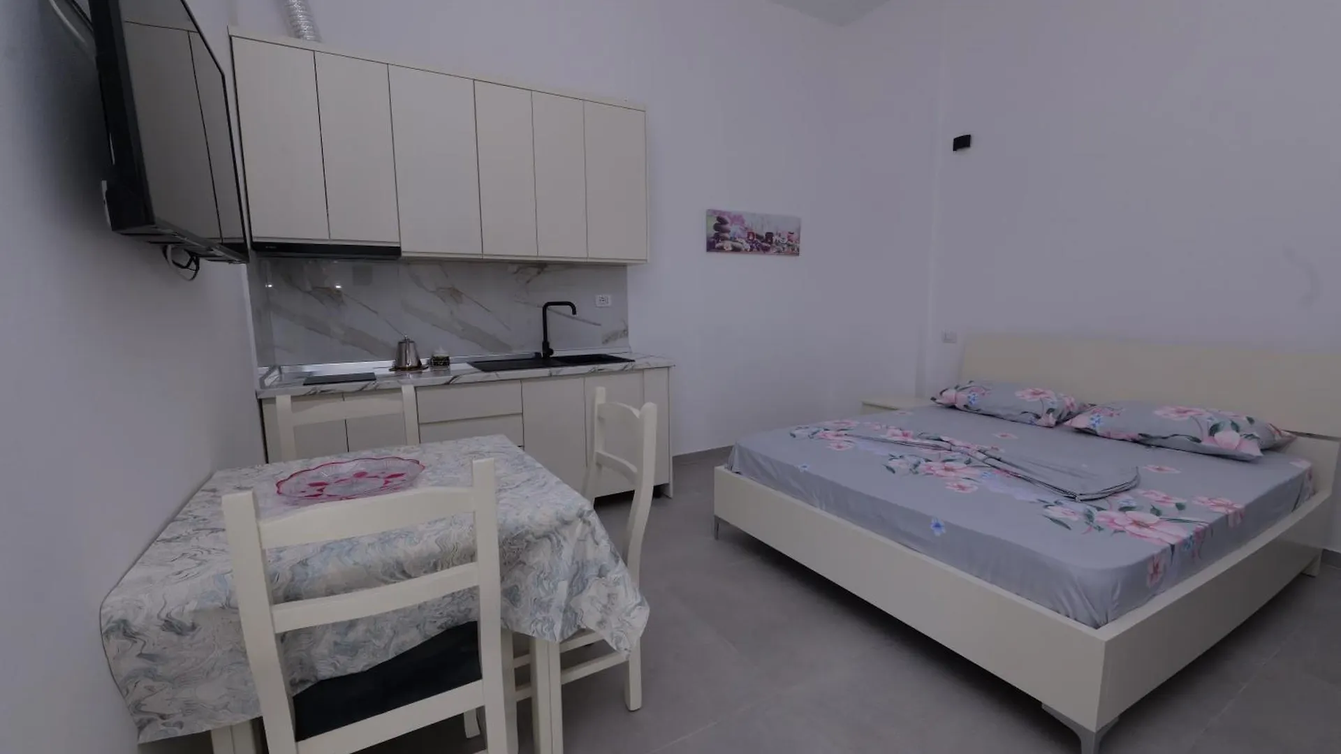 Elena'S Apartments In Golem Beach  골렘