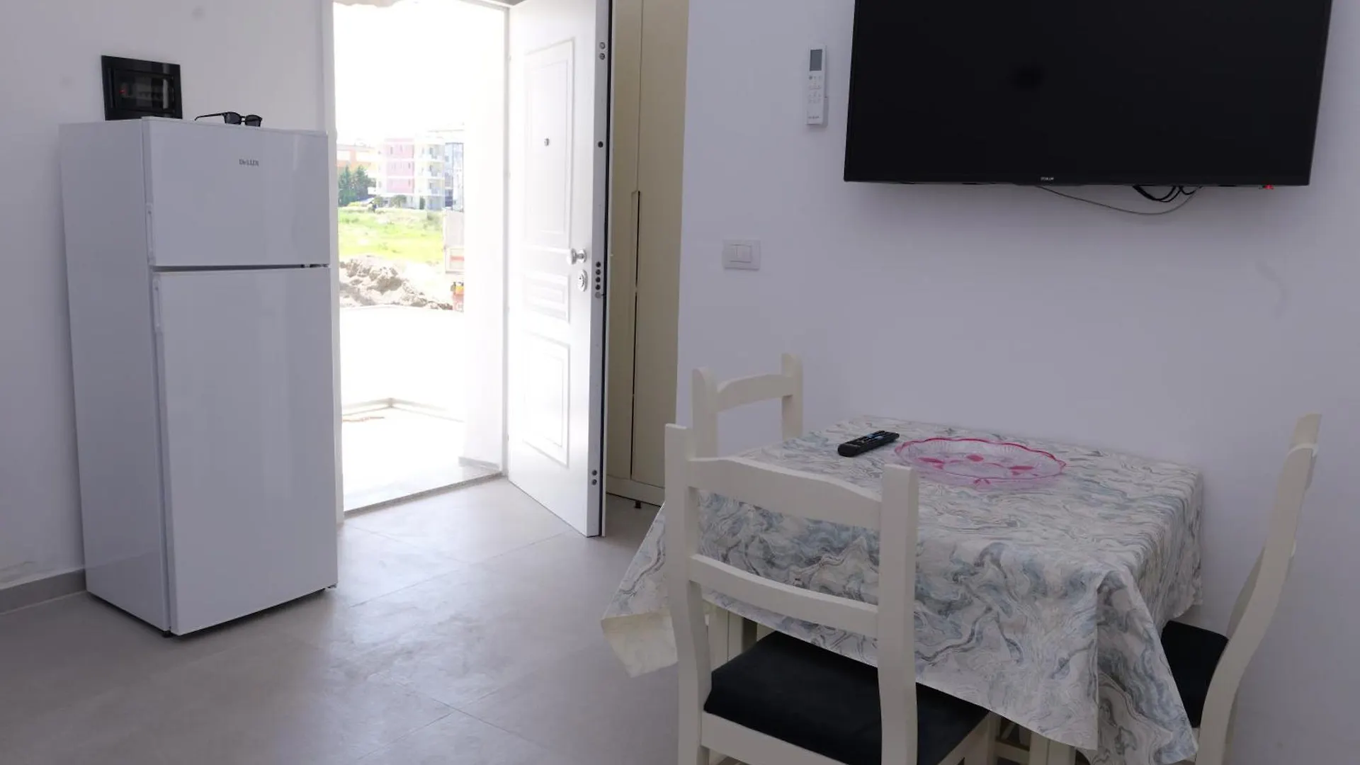 Elena'S Apartments In Golem Beach Albania