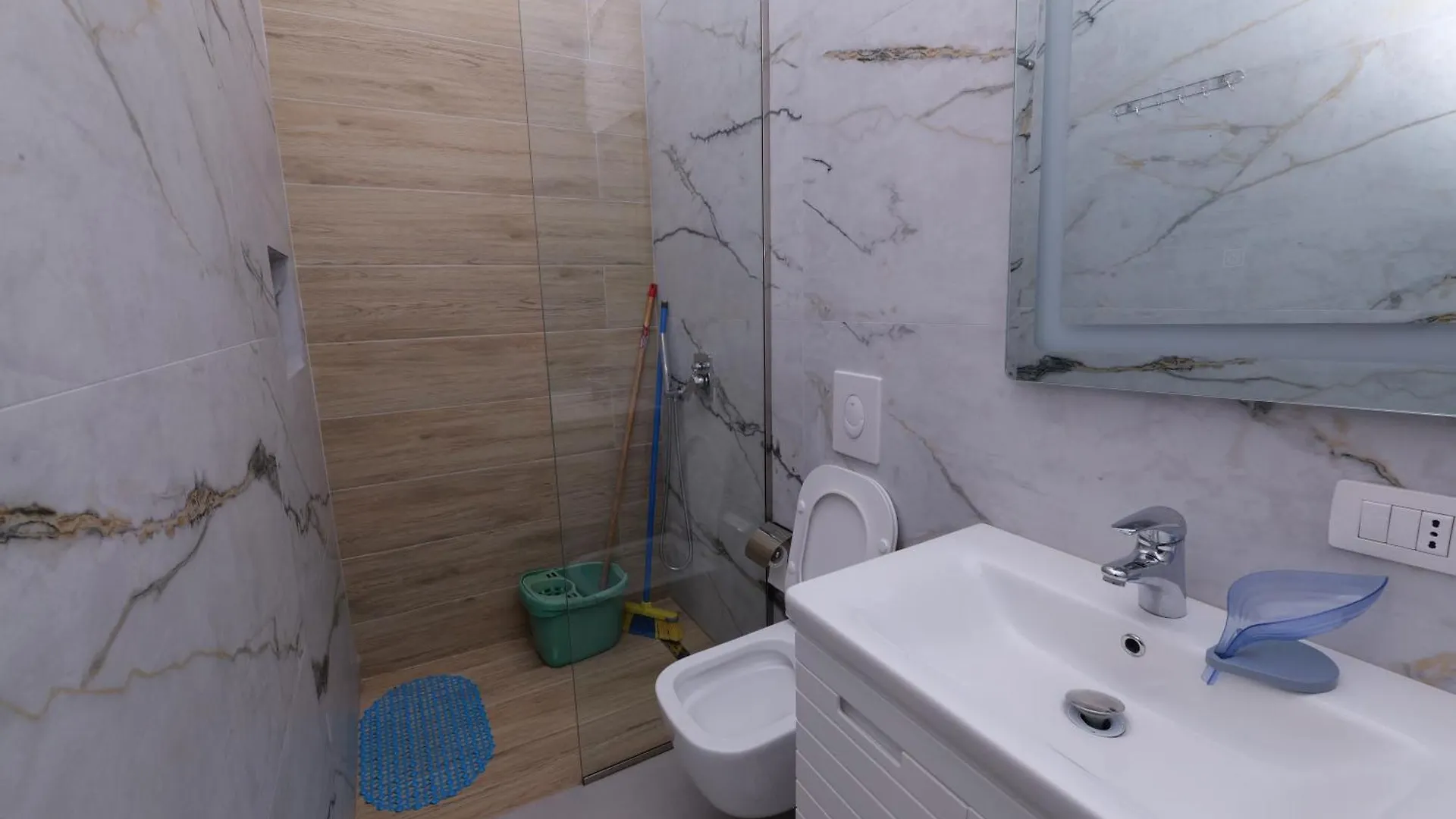 Elena'S Apartments In Golem Beach  골렘