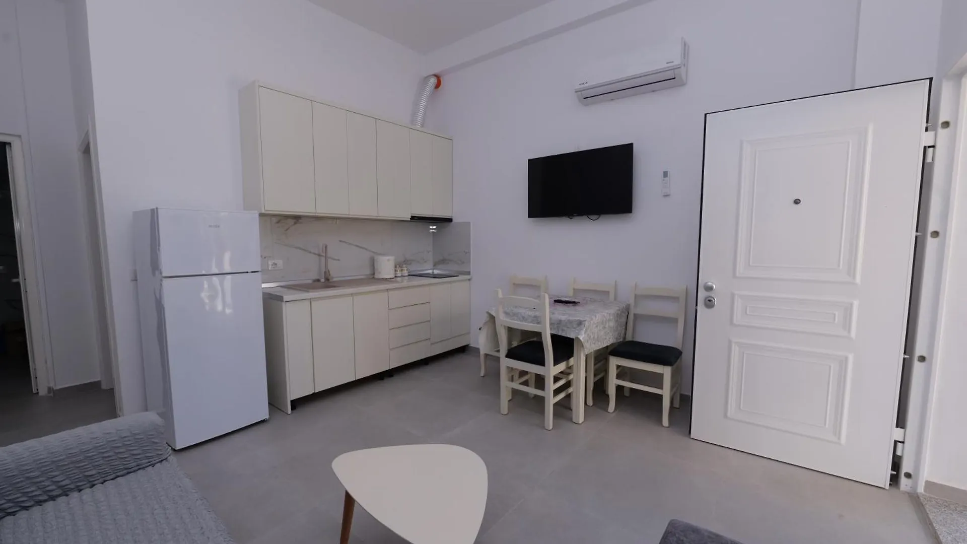 Elena'S Apartments In Golem Beach